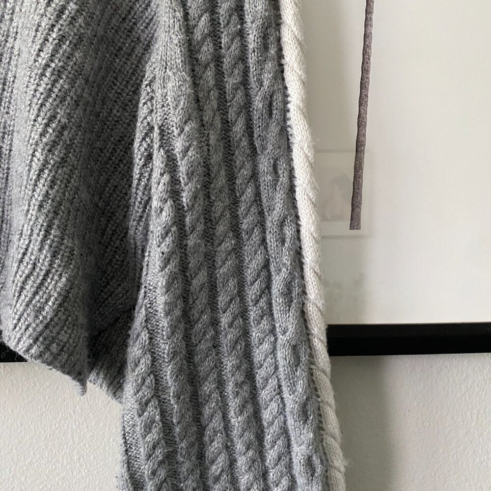 Marled x Olivia Culpo | EUC Intarsia Cable Sweater Gray/Ivory Size Large - Picture 3 of 9